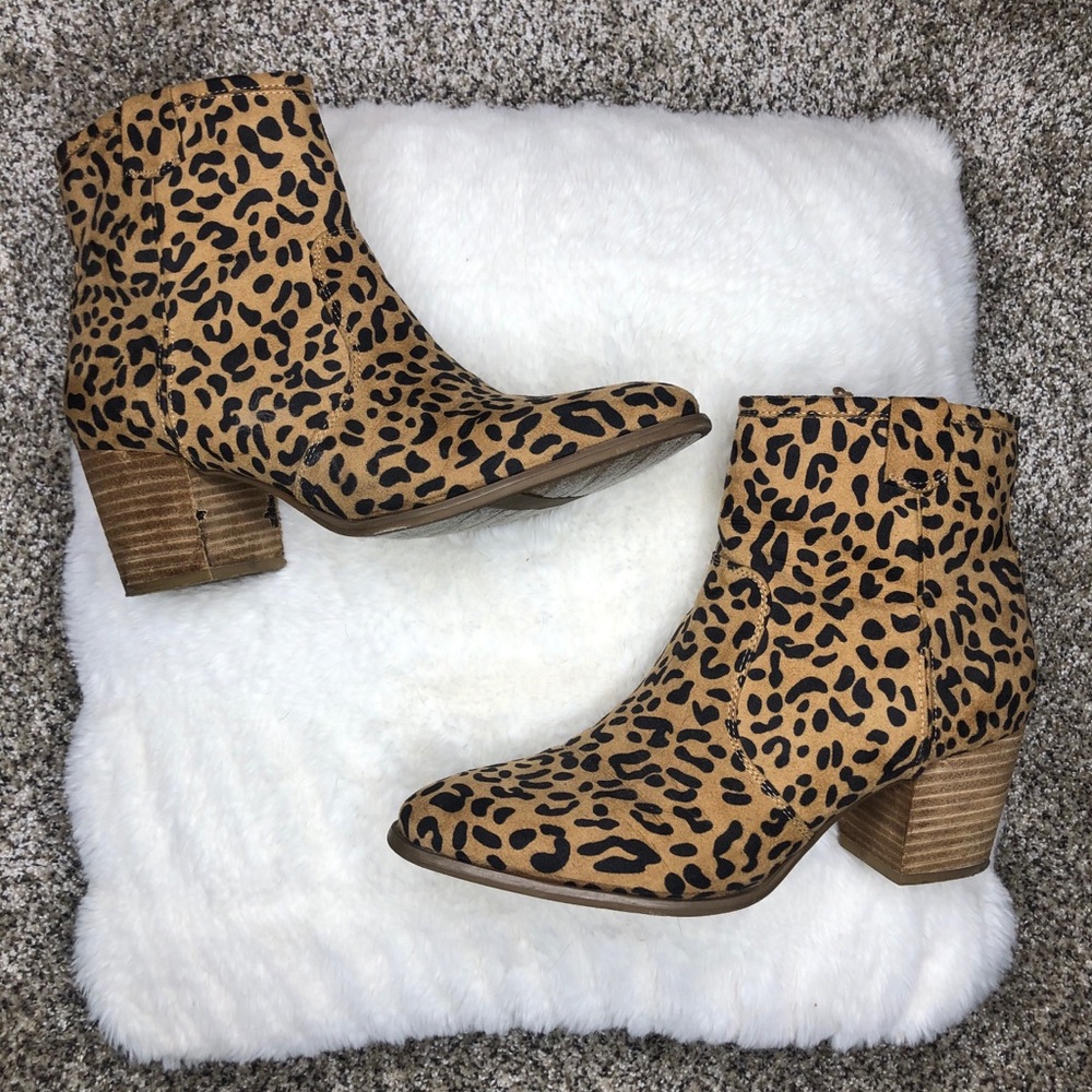 Carlos by Carlos Santana Rowan Cheetah Booties